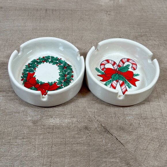 Vintage Pair of Ceramic Christmas Ashtrays - Picture 2 of 8